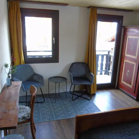 Room's Chez Beni Hostel