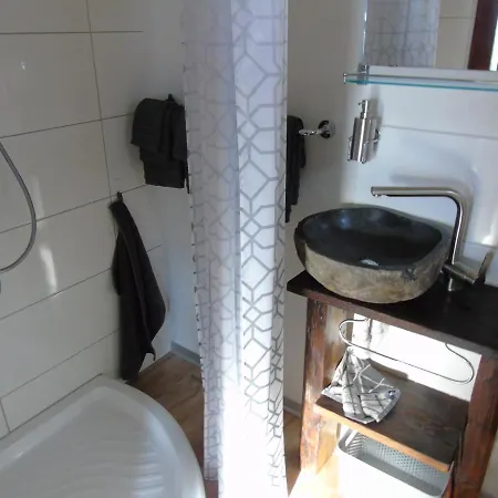 Room's Chez Beni Hostel