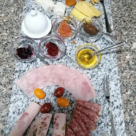 Хостел Room's Chez Beni *